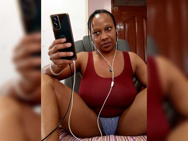 CandyLove's BongaCams show and profile