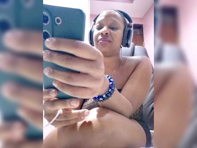 CandyLove's BongaCams show and profile