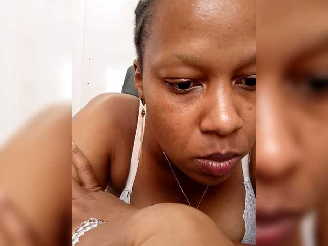 CandyLove's BongaCams show and profile