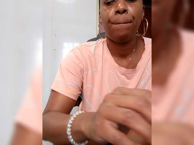 CandyLove's BongaCams show and profile