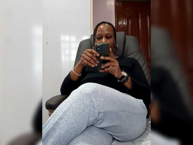 CandyLove's BongaCams show and profile