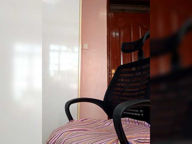 CandyLove's BongaCams show and profile