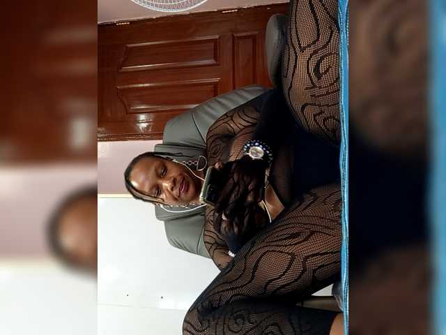 CandyLove's BongaCams show and profile