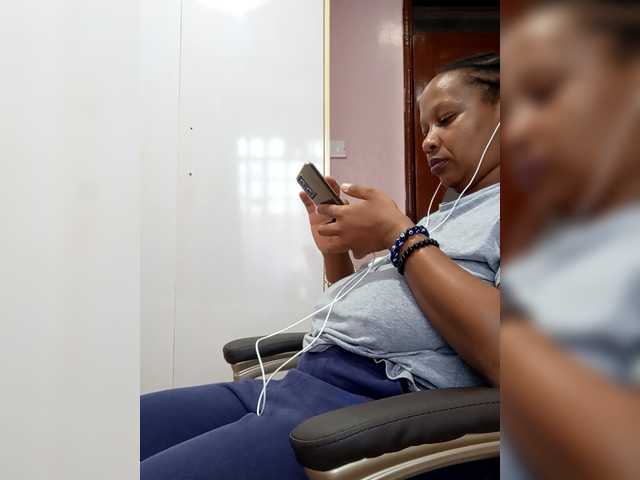 CandyLove's BongaCams show and profile