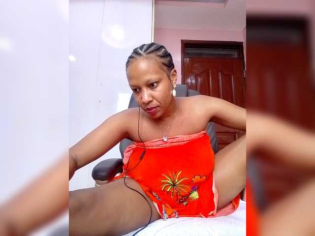 CandyLove's BongaCams show and profile