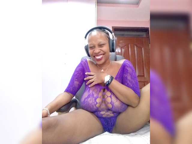 CandyLove's BongaCams show and profile