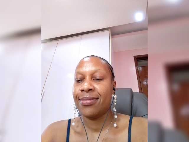 CandyLove's BongaCams show and profile