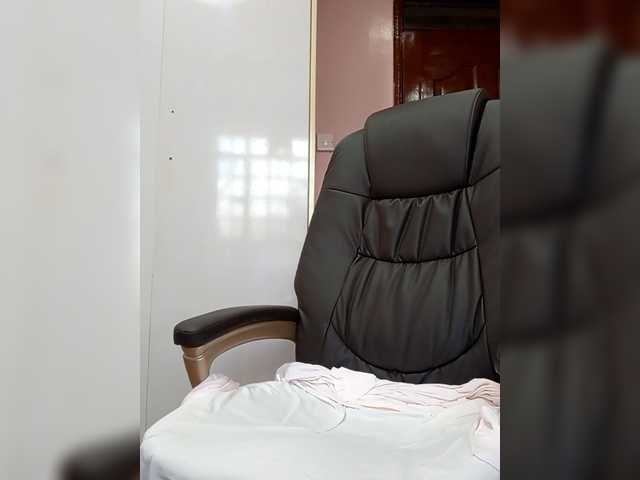 CandyLove's BongaCams show and profile