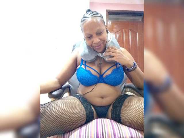 CandyLove's BongaCams show and profile