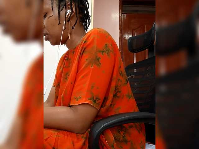 CandyLove's BongaCams show and profile