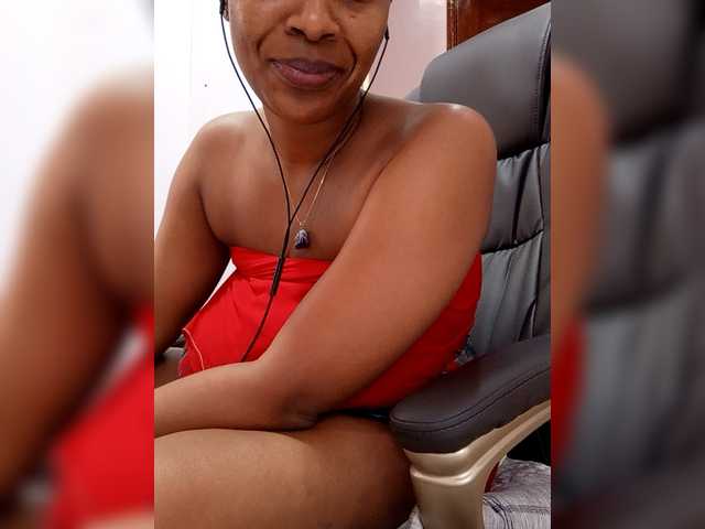 CandyLove's BongaCams show and profile