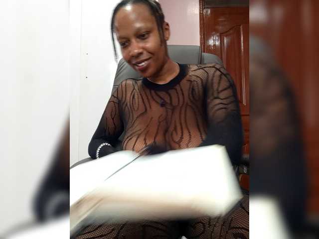 CandyLove's BongaCams show and profile