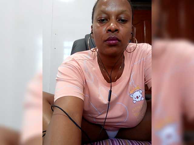 CandyLove's BongaCams show and profile