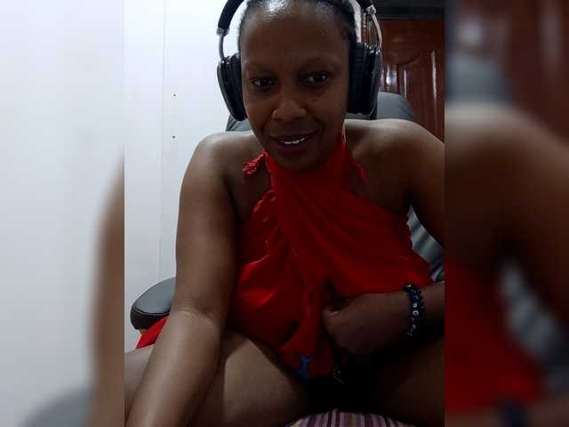 CandyLove's BongaCams show and profile