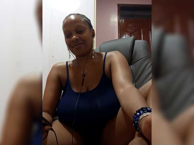 CandyLove's BongaCams show and profile