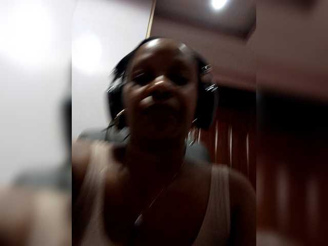 CandyLove's BongaCams show and profile