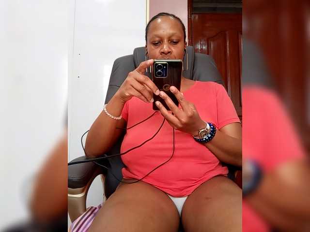 CandyLove's BongaCams show and profile