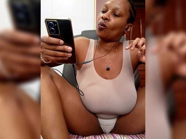 CandyLove's BongaCams show and profile