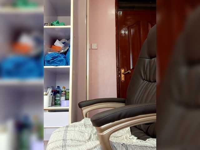 CandyLove's BongaCams show and profile