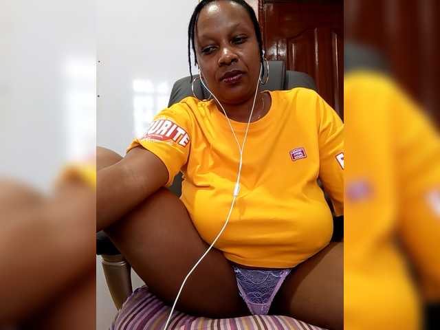 CandyLove's BongaCams show and profile