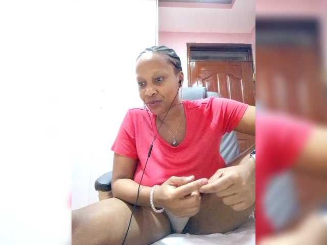 CandyLove's BongaCams show and profile