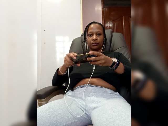 CandyLove's BongaCams show and profile