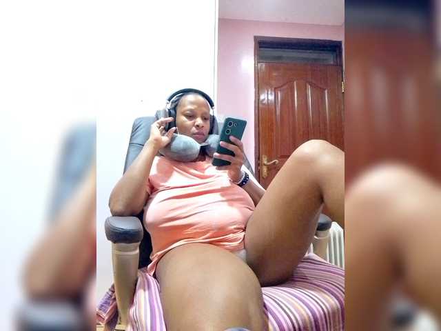 CandyLove's BongaCams show and profile