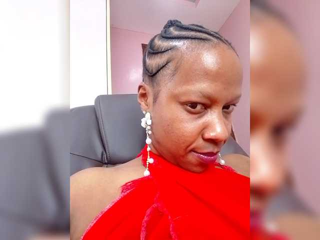 CandyLove's BongaCams show and profile