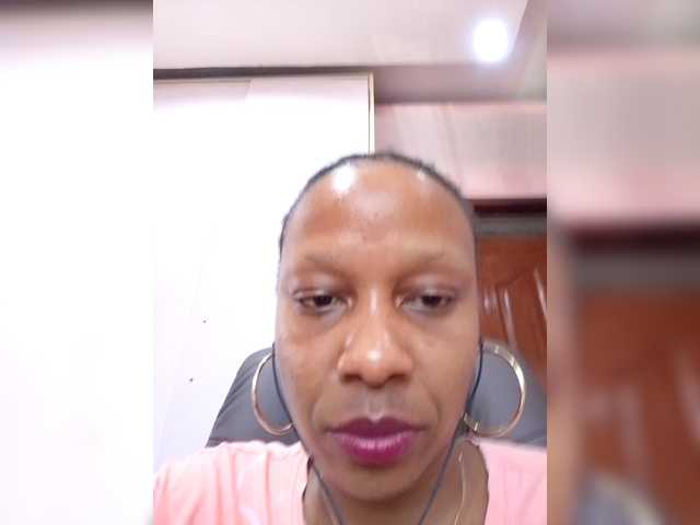 CandyLove's BongaCams show and profile