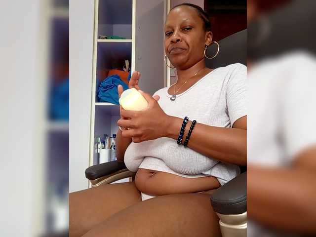 CandyLove's BongaCams show and profile