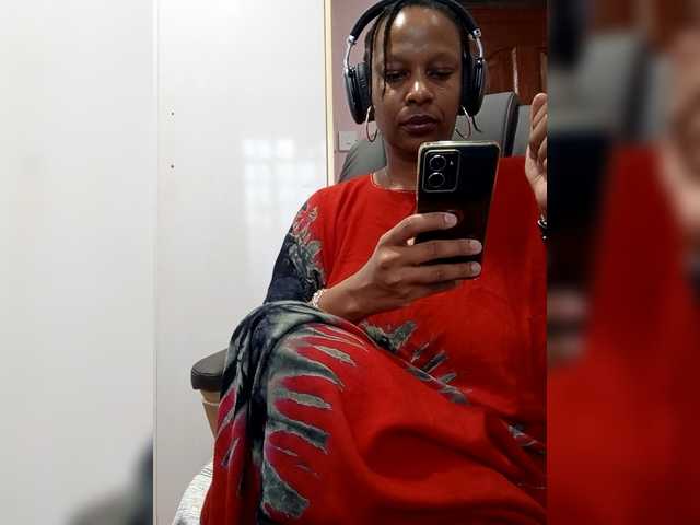 CandyLove's BongaCams show and profile