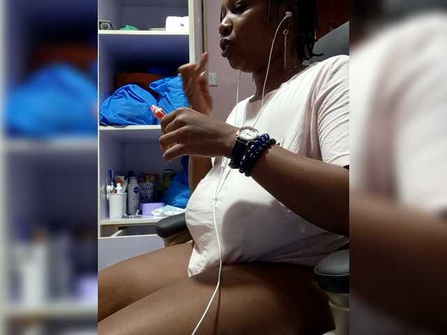 CandyLove's BongaCams show and profile