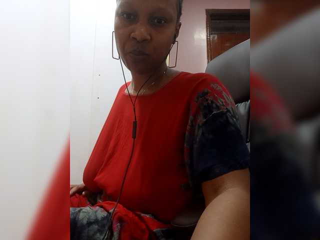 CandyLove's BongaCams show and profile