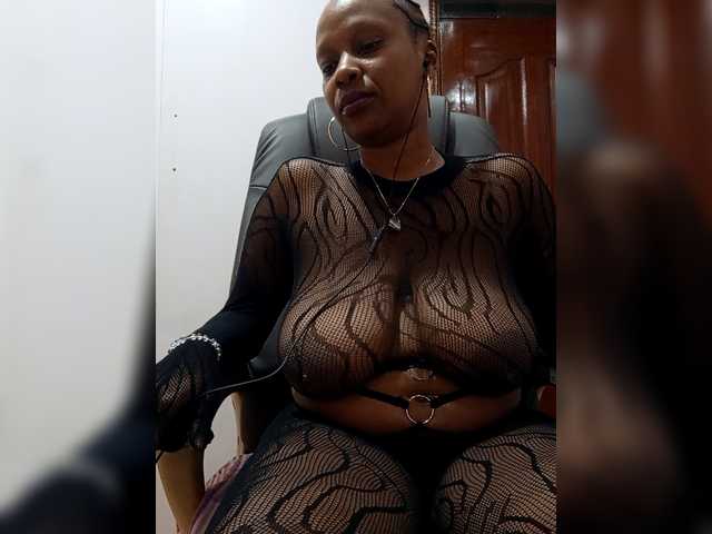 CandyLove's BongaCams show and profile