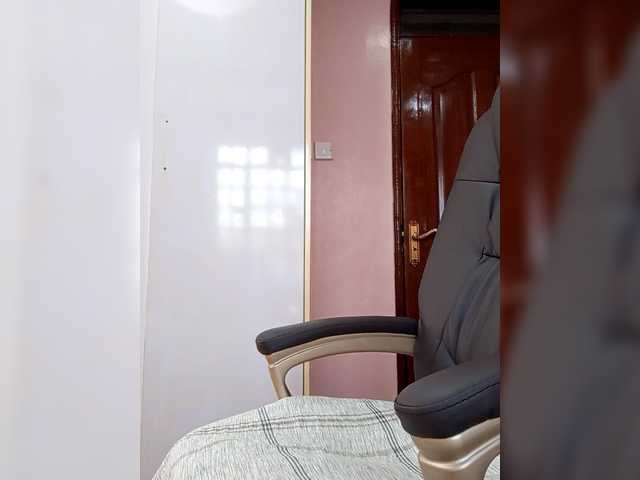 CandyLove's BongaCams show and profile