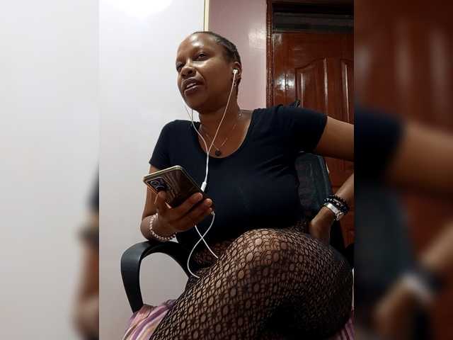 CandyLove's BongaCams show and profile