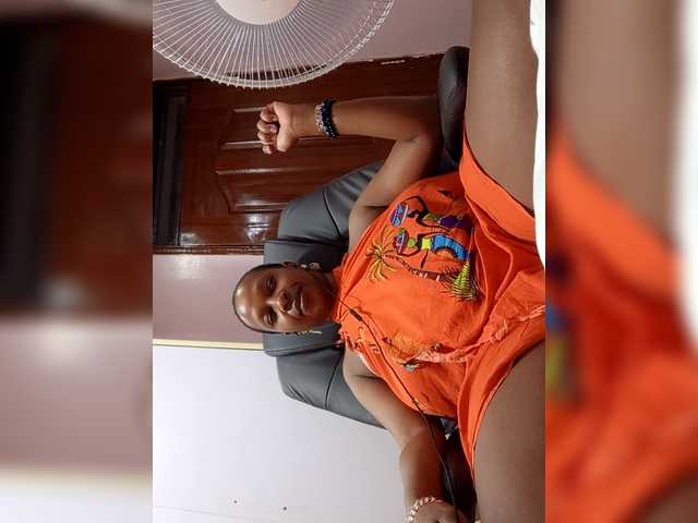 CandyLove's BongaCams show and profile