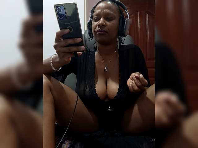 CandyLove's BongaCams show and profile