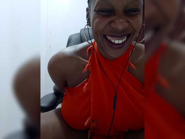 CandyLove's BongaCams show and profile