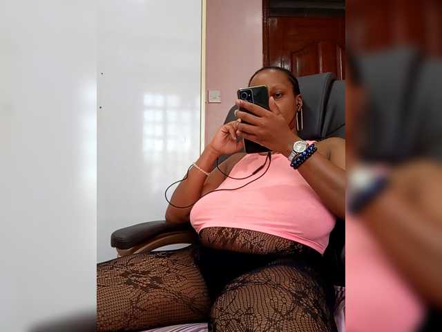 CandyLove's BongaCams show and profile