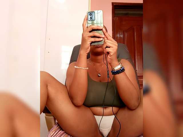 CandyLove's BongaCams show and profile