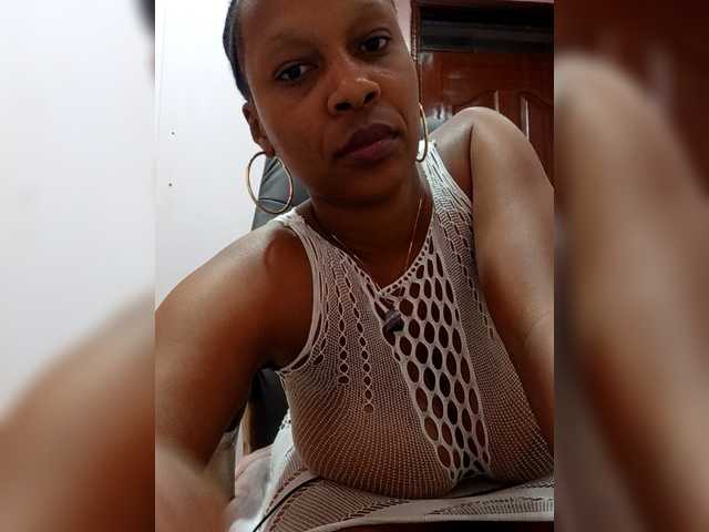 CandyLove's BongaCams show and profile