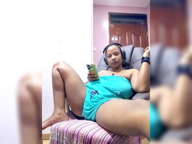 CandyLove's BongaCams show and profile