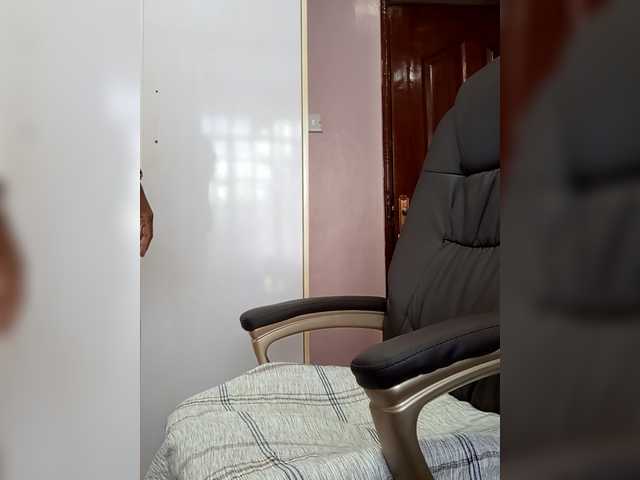 le modèle Candylove est en webcam porno dans un show sur le site bongacams, il possède les tags suivants: Ebony,Brunette,Hairy