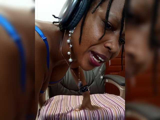 CandyLove's BongaCams show and profile