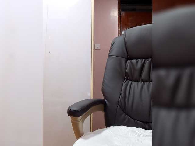 CandyLove's BongaCams show and profile