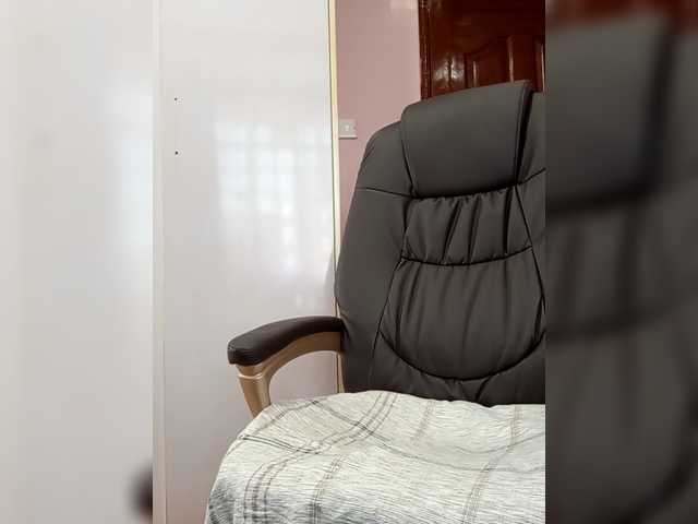 CandyLove's BongaCams show and profile