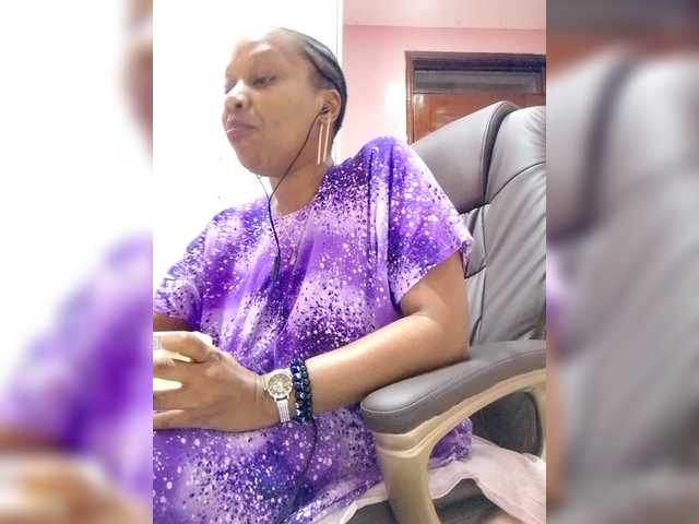 CandyLove's BongaCams show and profile