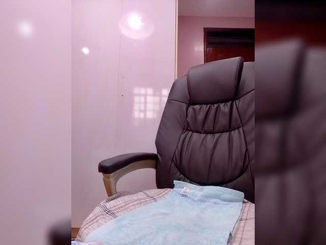 CandyLove's BongaCams show and profile