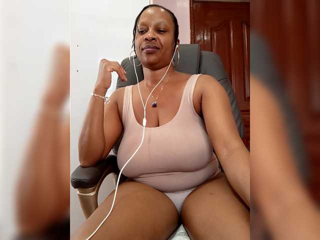 CandyLove's BongaCams show and profile